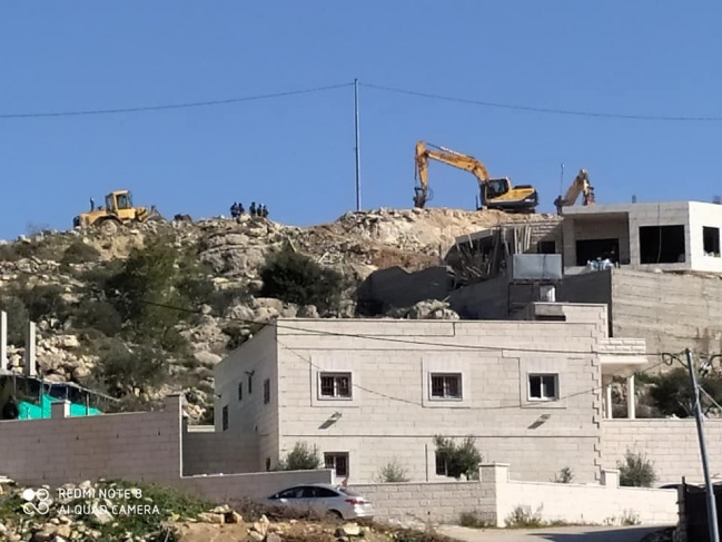 الاحتلال يهدم منزلا في قرية الولجة غرب بيت لحم
