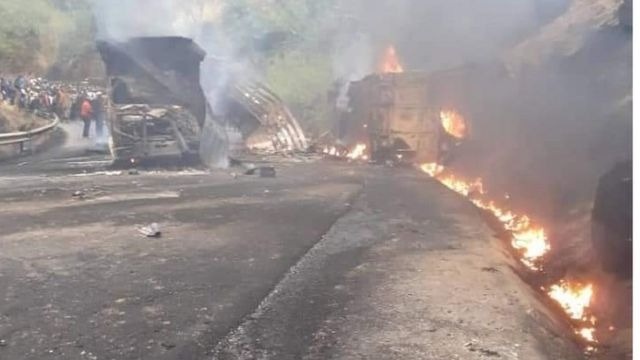 مصرع 53 شخصا إثر اصطدام حافلة بشاحنة غربي الكاميرون (فيديو)