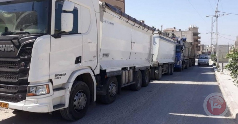 ضبط 3 شاحنات إسرائيلية محملة بنفايات إنشائية في قلقيلية