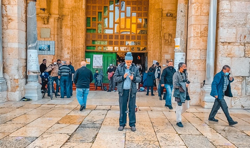 اسرائيل تسمح بدخول  10 آلاف فلسطيني&quot;مطعم&quot; للصلاة في الاقصى 