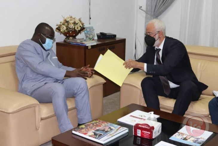 السفير ابوبكر يُسلم وزير خارجية غينيا رسالة من الوزير المالكي