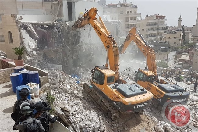 قبل ساعات من المنخفض الجوي- بلدية الاحتلال تشرد عائلة أبو رموز