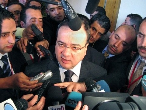 ماذا يجري مع وحول ناصر القدوة؟