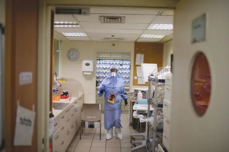 إسرائيليون معارضون للتطعيم ضد كورونا يتوجهون للجنايات الدولية