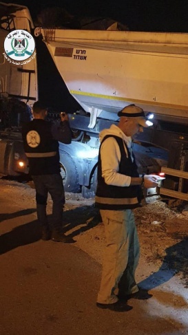 قلقيلية: ضبط شاحنتين محملتين بـ60 طن نفايات قادمتين من إسرائيل