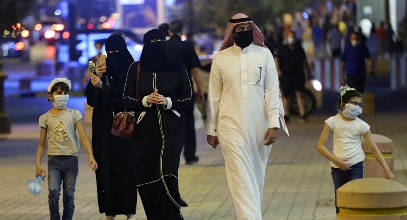 فتاة سعودية لوزارة الصحة: تلقيت لقاح أكسفورد وخطيبي فايزر.. هل أتزوجه؟