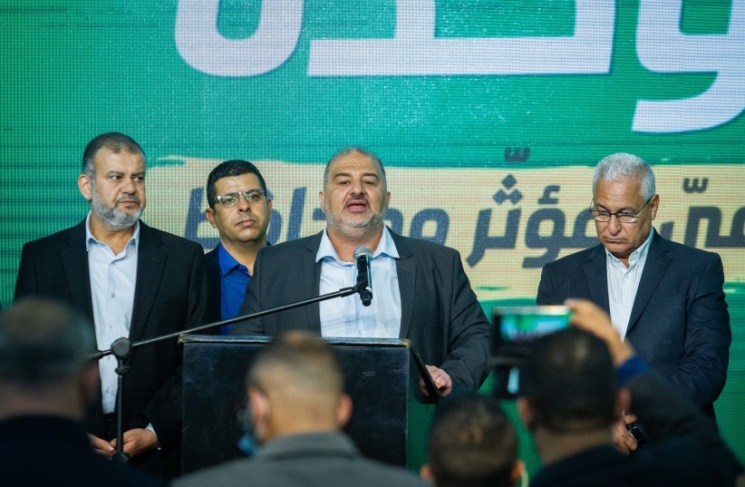 عباس: لا استبعد الانضمام الى حكومة مع نتنياهو وسموتريتش وبن غفير
