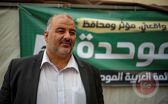  لبيد وعباس يبحثان خيارات تشكيل حكومة والاخير يقول لا اتصالات حتى الآن مع المشتركة