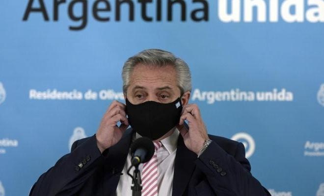 الرئيس الأرجنتيني يعلن إصابته بكورونا