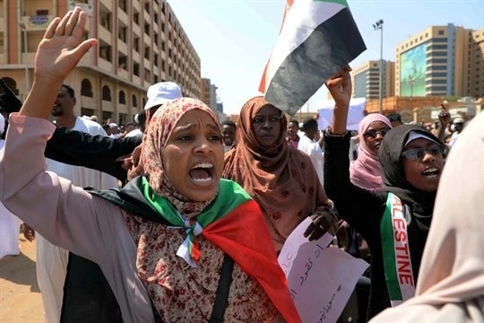 متظاهرون في السودان ضد التطبيع مع إسرائيل (أرشيف)