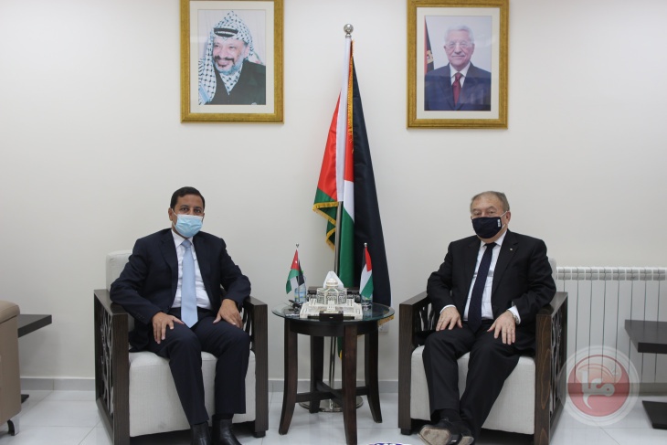 وزير الاقتصاد والسفير الأردني يبحثان التعاون الاقتصادي