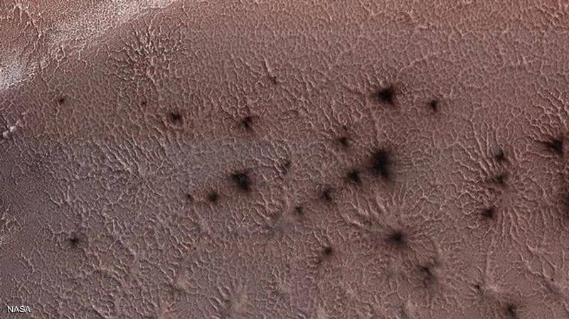 علماء يفكون لغز &quot;عناكب المريخ&quot; الذي حيّرهم لسنوات