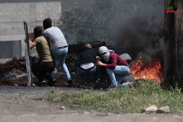 اصابات بالاختناق خلال قمع جيش الاحتلال لمسيرة كفر قدوم الاسبوعية
