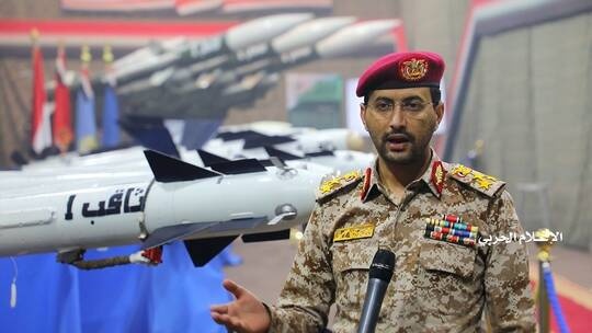 الحوثيون يعلنون استهداف مطار جيزان وقاعدة الملك خالد بمسيرتين