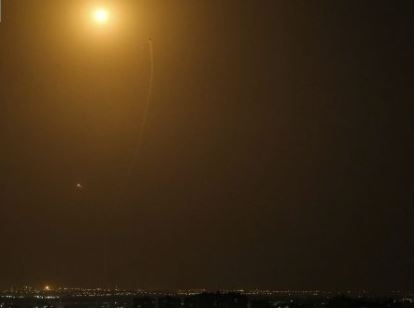 موقع عبري: سقوط صاروخ قرب ديمونا اطلق من سوريا