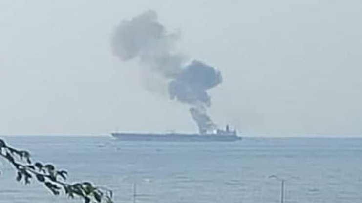هجوم بطائرة  مُسيّرة.. اندلاع حريق في ناقلة نفط قبالة سواحل سوريا