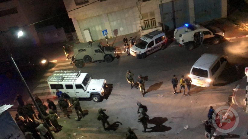 مستوطنون يهاجمون منازل مواطنين والاحتلال يعتقل شابين