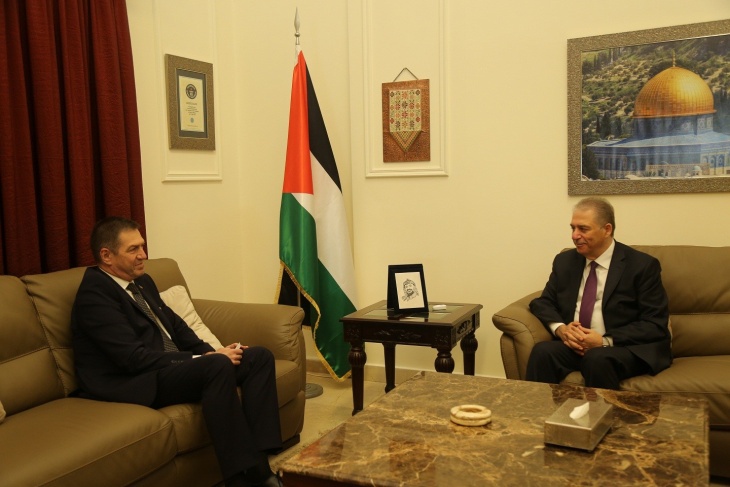 السفير دبور يطلع السفير الروماني في لبنان على تطورات الأوضاع في القدس