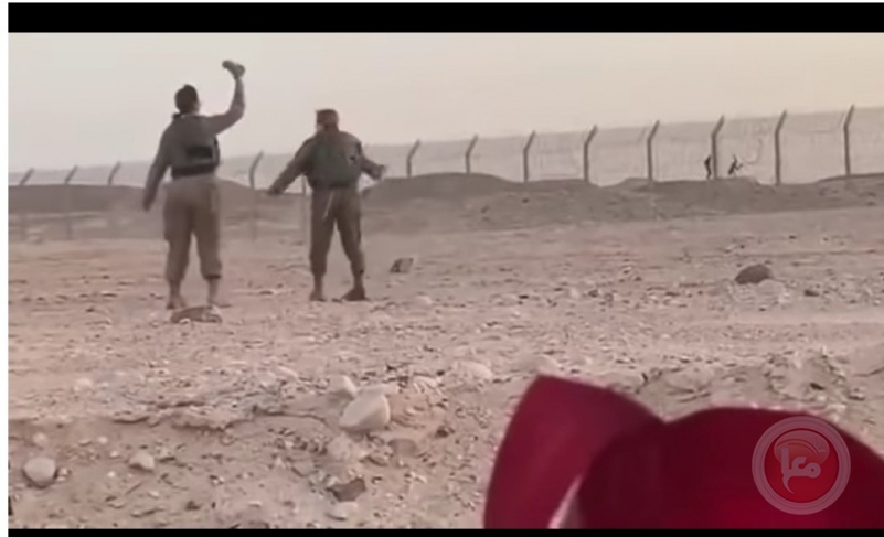شاهد - على أنغام &quot;حبيب قلبي&quot;... مجندتان إسرائيليتان ترقصان لجنديين مصريين على الحدود