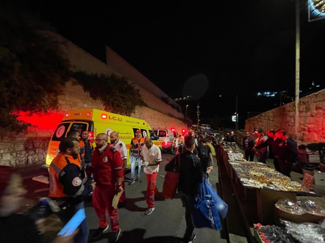 الاحتلال يمنع الطواقم الطبية من إسعاف مصابين في القدس 
