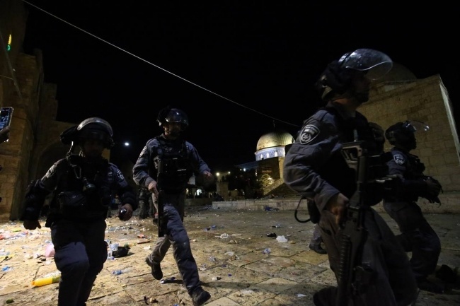 الاحتلال يعتقل 3 أطفال من داخل المسجد الأقصى