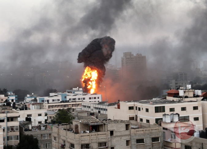 استهداف معظم المقرات الحكومية الفلسطينية في غزة بشكل جنوني