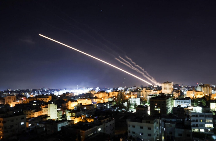 ردا على مجزرة الشاطئ.. المقاومة تمطر المدن الإسرائيلية بالصواريخ