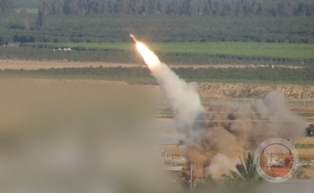 إصابة جندي ...القسام تستهدف بصاروخ موجه ناقلة جند قرب زكيم(صور)