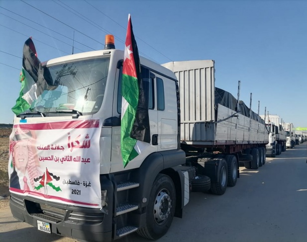 وصول قافلة مساعدات إنسانية اردنية إلى قطاع غزة