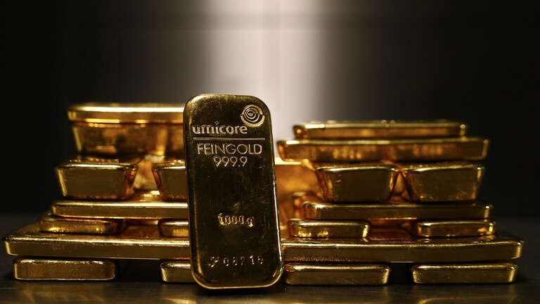 الذهب يستقر دون مستوى 1900 دولار