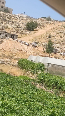 الاحتلال يخطر بهدم منزل قيد الانشاء في المنطقة الجنوبية من مدينة الخليل