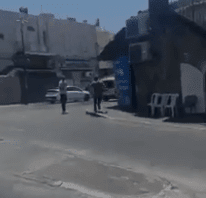مستوطن يلاحق أهالي بلدة الطور بالمسدس 
