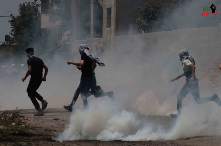اصابة العشرات بالاختناق خلال قمع جيش الاحتلال لمسيرة كفر قدوم