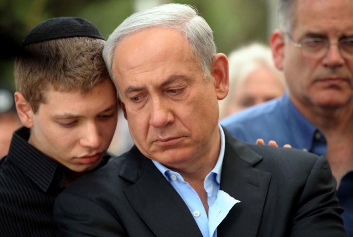 إعلام إسرائيلي: فيسبوك وتويتر وانستغرام يقيّدون حساب نجل نتنياهو