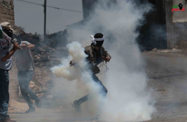اصابة العشرات بالاختناق خلال قمع جيش الاحتلال لمسيرة كفر قدوم