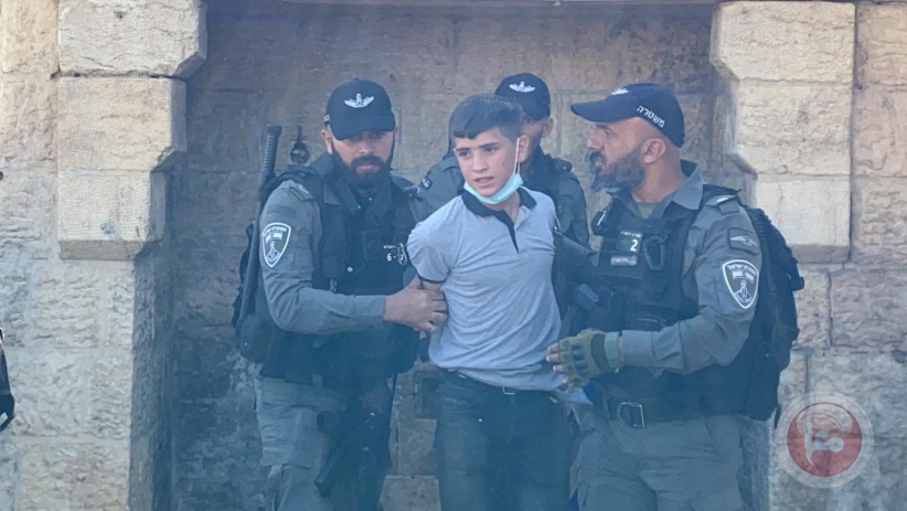 الاحتلال يعتقل طفلين وشابا في القدس 