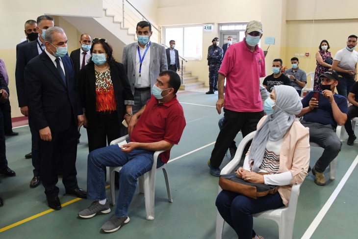 رئيس الوزراء: ندعو المواطنين لأخذ الطعومات للخروج كليا من مرحلة الوباء