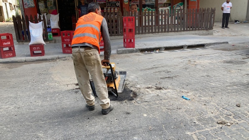 البلدية تطالب بمحاسبتهم.. &quot;خارجون عن القانون&quot; يعتدون على موظفي بلدية غزة