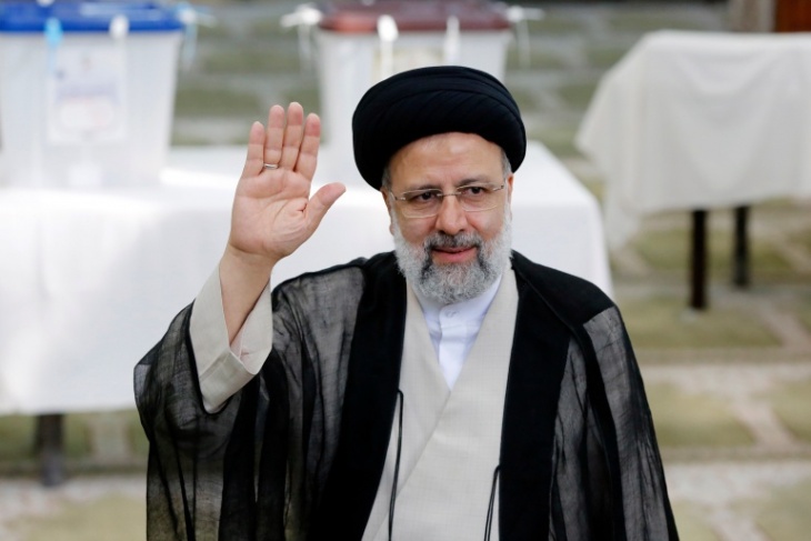 من هو إبراهيم رئيسي.. رئيس إيران الجديد؟