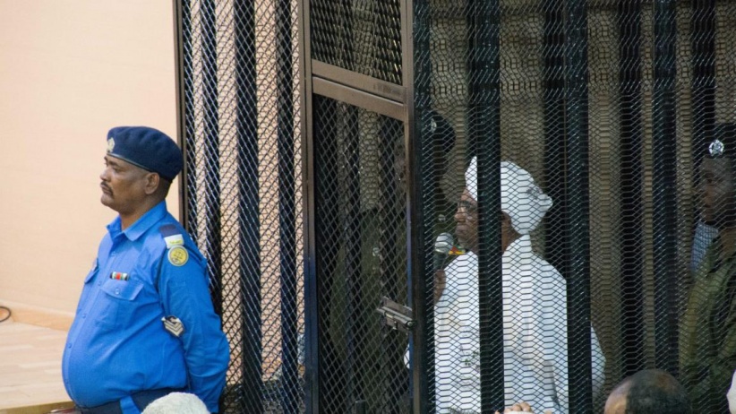 السودان يقرر تسليم عمر البشير إلى المحكمة الجنائية الدولية
