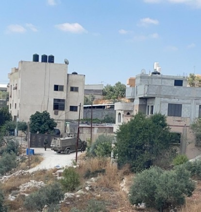 الاحتلال يخطر بهدم 21 منزلا ومسجدا تحت الانشاء شرق نابلس