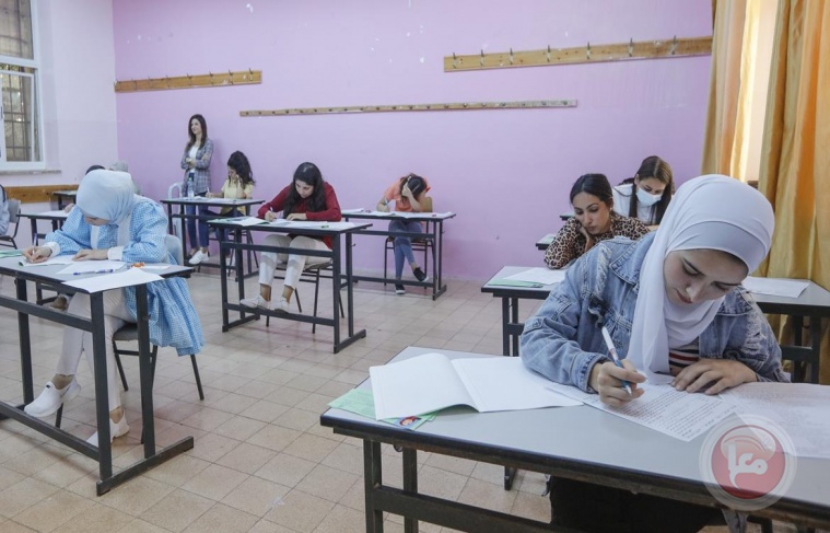 رئيس الوزراء يفتتح امتحان الثانوية العامة من بيتا في نابلس