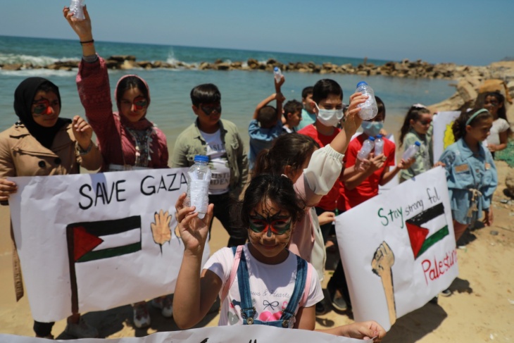 أطفال غزة يرسلون رسومات لتلاميذ أمريكيين عبر البحر 