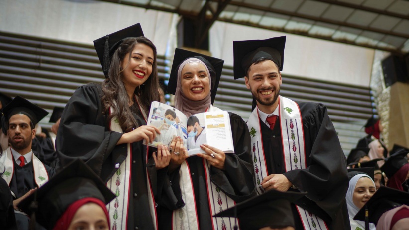 جامعة بيرزيت تواصل احتفالاتها لليوم الثالث وتخرج طلبة كليتي الآداب والعلوم