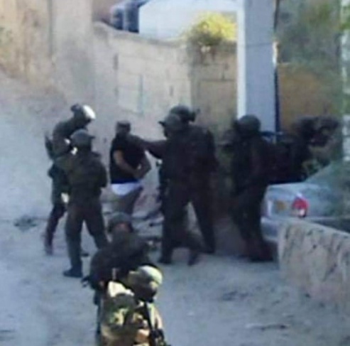 الاحتلال يعتقل ملازما في الشرطة الفلسطينية بيطا