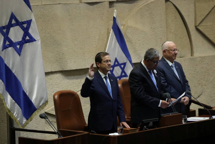 رئيس إسرائيل الجديد يؤدي اليمين القانونية