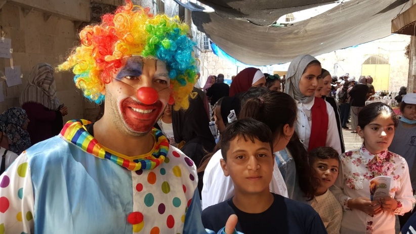 (أطفال الشهيد ياسر عرفات) يزورون الحرم الأبراهيمي والبلدة القديمة