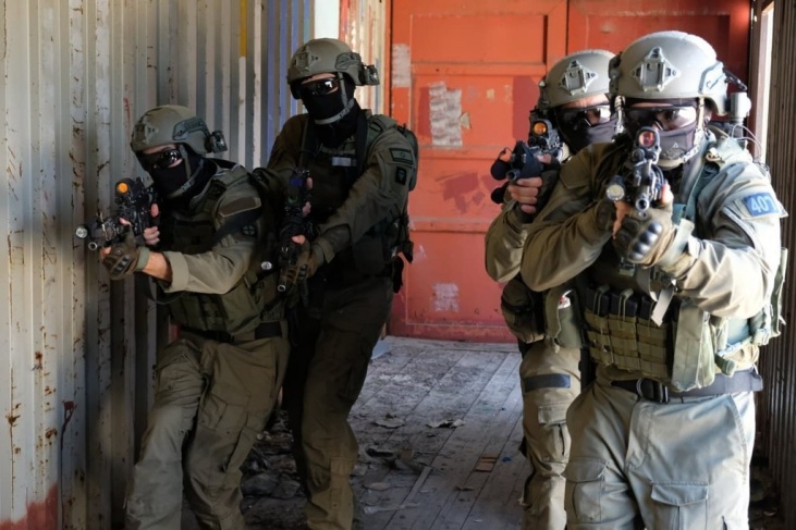 قوات خاصة تابعة للاحتلال تختطف شابا من مخيم قلنديا
