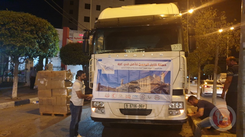 ارسال القافلة الثالثة من مساعدات الخليل إلى غزة
