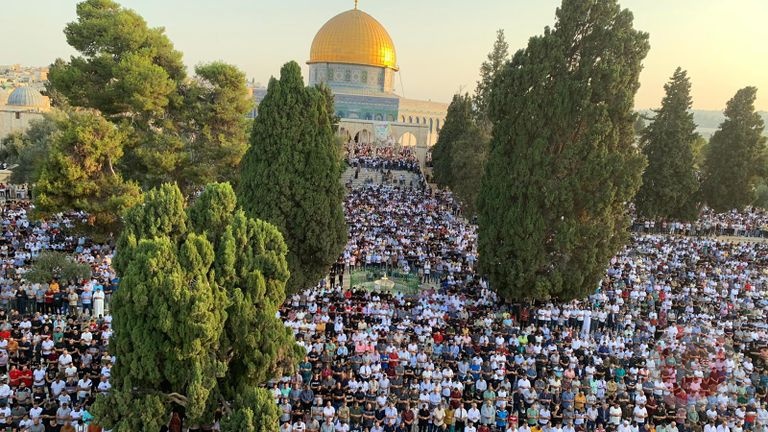 أكثر من 100 ألف مصلٍ يؤدون صلاة عيد الأضحى في الأقصى